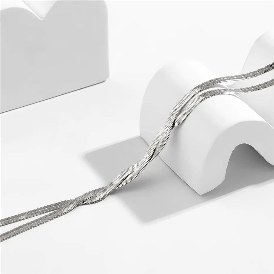 Collier long élégant avec design serpent ajustable