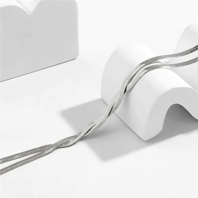 Collier long élégant avec design serpent ajustable