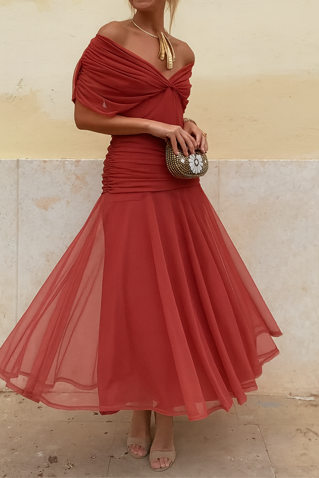 MARGUERITE | ROBE ÉLÉGANTE À BOUTONNIÈRE EN TULLE