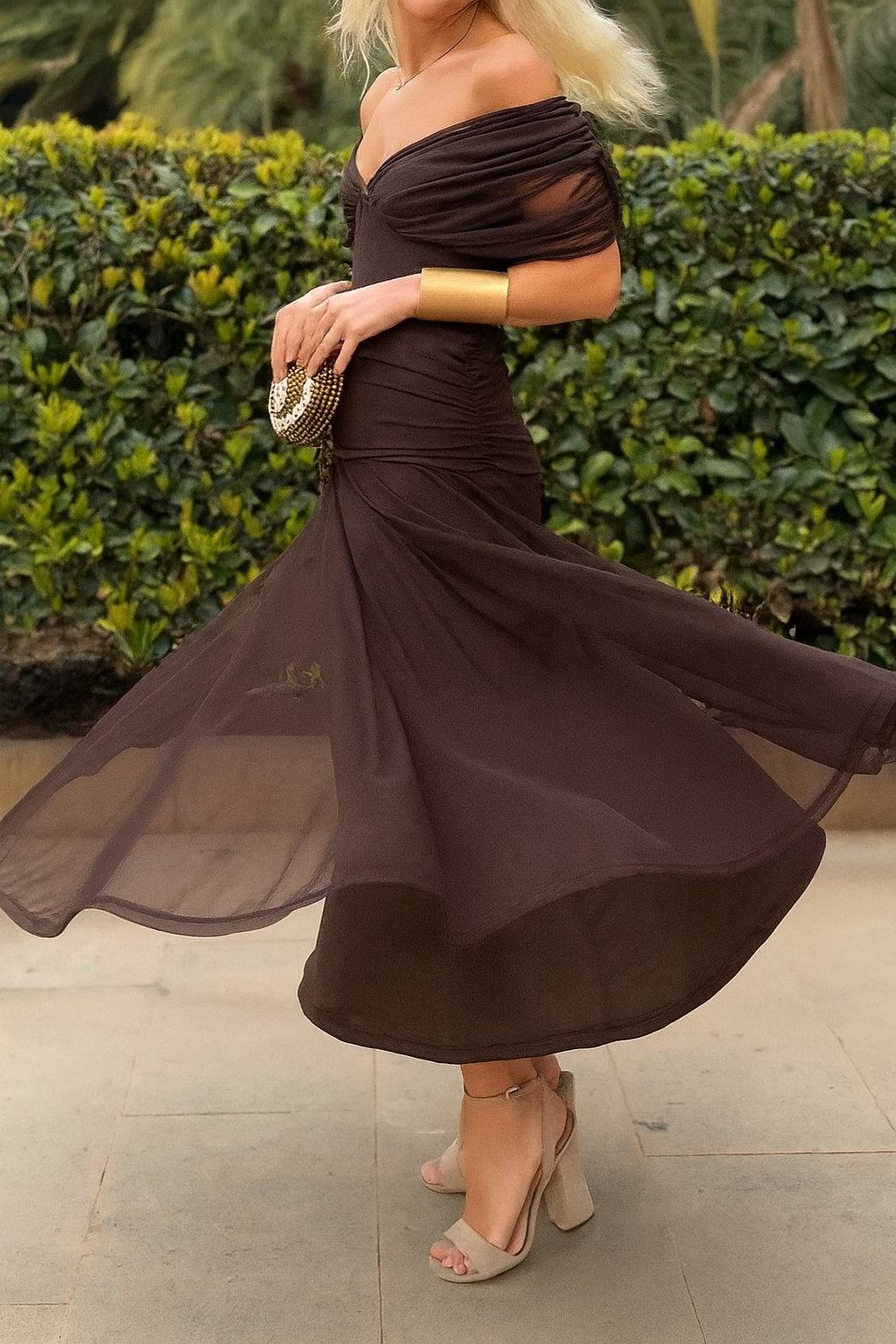 MARGUERITE | ROBE ÉLÉGANTE À BOUTONNIÈRE EN TULLE