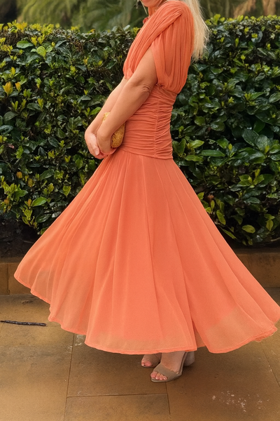 MARGUERITE | ROBE ÉLÉGANTE À BOUTONNIÈRE EN TULLE