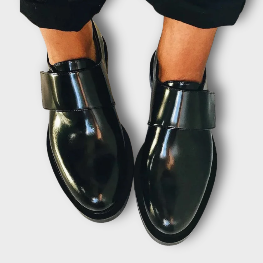 IRIS | Mocassins élégants vernis avec bride pour un style impeccable