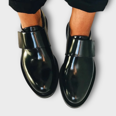 IRIS | Mocassins élégants vernis avec bride pour un style impeccable